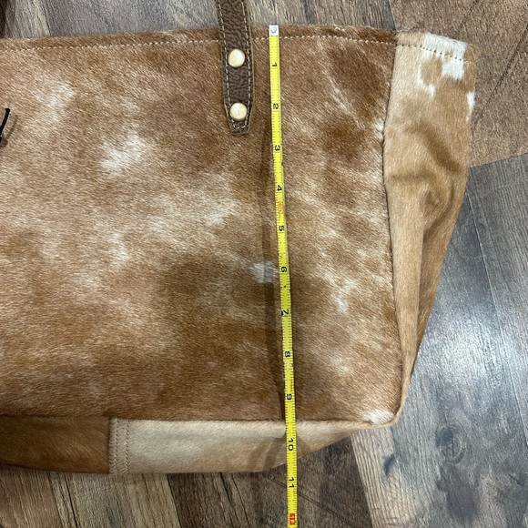 Myra Fawn & White Hairon Shoulder Bag - Picture 12 of 12